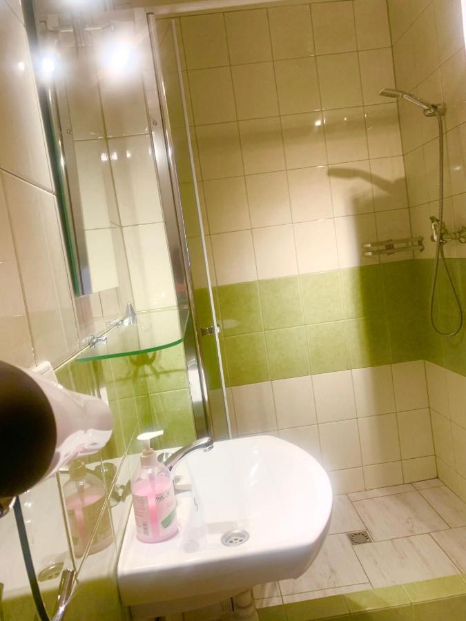 Pokoje I Domek Letniskowy Pod Kasztanem Jastarnia Exteriör bild